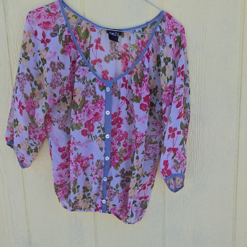 Rue21 Pink Floral Sheer Button-Front Blouse with Blue Trim Mediun